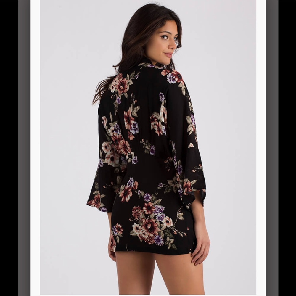Wrapped In Mystery Floral Kimono💗 - Picture 7 of 8